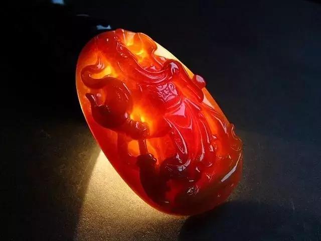 玉石翡翠原石,能做成翡翠手镯的原石多少钱-第20张图片-翡翠网 玉石翡翠原石,能做成翡翠手镯的原石多少钱-第20张图片-翡翠网