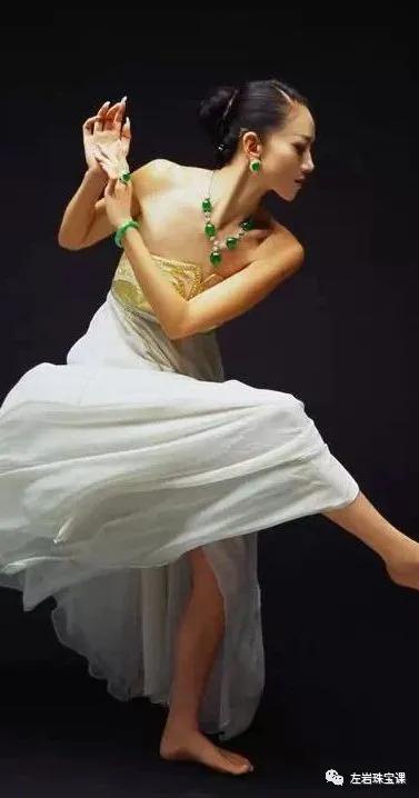 老坑冰种翡翠,翡翠手镯定义视频-第6张图片-翡翠网 老坑冰种翡翠,翡翠手镯定义视频-第6张图片-翡翠网