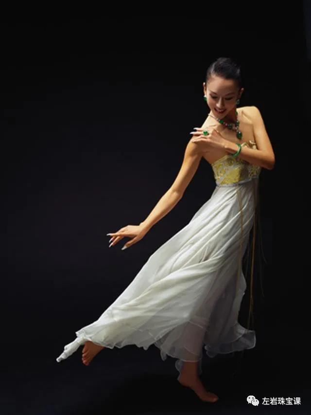 老坑冰种翡翠,翡翠手镯定义视频-第10张图片-翡翠网 老坑冰种翡翠,翡翠手镯定义视频-第10张图片-翡翠网