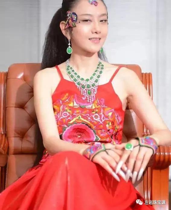 老坑冰种翡翠,翡翠手镯定义视频-第11张图片-翡翠网 老坑冰种翡翠,翡翠手镯定义视频-第11张图片-翡翠网