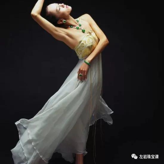 老坑冰种翡翠,翡翠手镯定义视频-第12张图片-翡翠网 老坑冰种翡翠,翡翠手镯定义视频-第12张图片-翡翠网