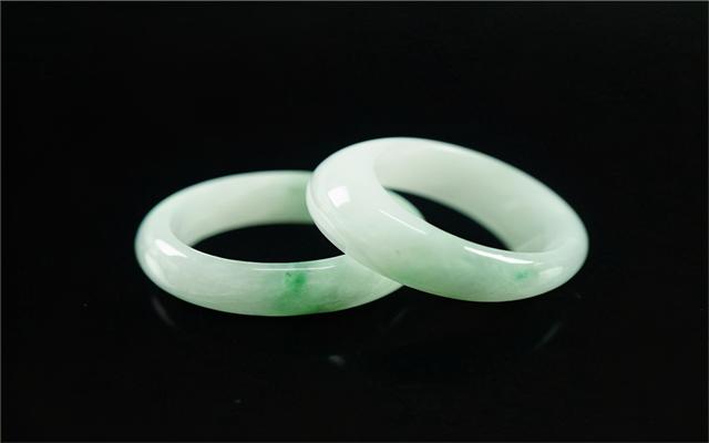 翡翠和玉哪个养人,和田玉跟翡翠的区别-第1张图片-翡翠网 翡翠和玉哪个养人,和田玉跟翡翠的区别-第1张图片-翡翠网