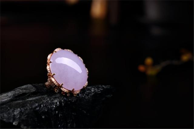 翡翠和玉哪个养人,和田玉跟翡翠的区别-第5张图片-翡翠网 翡翠和玉哪个养人,和田玉跟翡翠的区别-第5张图片-翡翠网