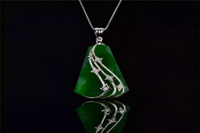 翡翠和玉哪个养人,和田玉跟翡翠的区别-第7张图片-翡翠网 翡翠和玉哪个养人,和田玉跟翡翠的区别-第7张图片-翡翠网