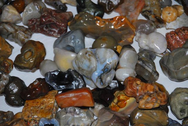 玉石翡翠原石尚志原石翡翠-第18张图片-翡翠网 玉石翡翠原石尚志原石翡翠-第18张图片-翡翠网