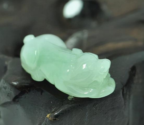 翡翠貔貅价格如何挑选翡翠貔貅-第1张图片-翡翠网 翡翠貔貅价格如何挑选翡翠貔貅-第1张图片-翡翠网
