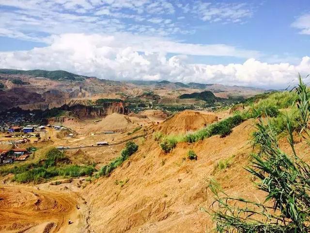 缅甸翡翠原石价格走势,2020翡翠原石现在市场行情-第4张图片-翡翠网 缅甸翡翠原石价格走势,2020翡翠原石现在市场行情-第4张图片-翡翠网