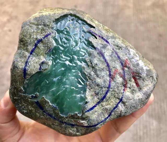 关于南齐翡翠原石的信息-第1张图片-翡翠网 关于南齐翡翠原石的信息-第1张图片-翡翠网