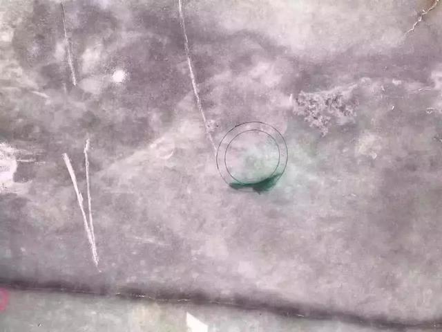 帝皇绿翡翠原石价格最大的帝王绿原石-第10张图片-翡翠网 帝皇绿翡翠原石价格最大的帝王绿原石-第10张图片-翡翠网