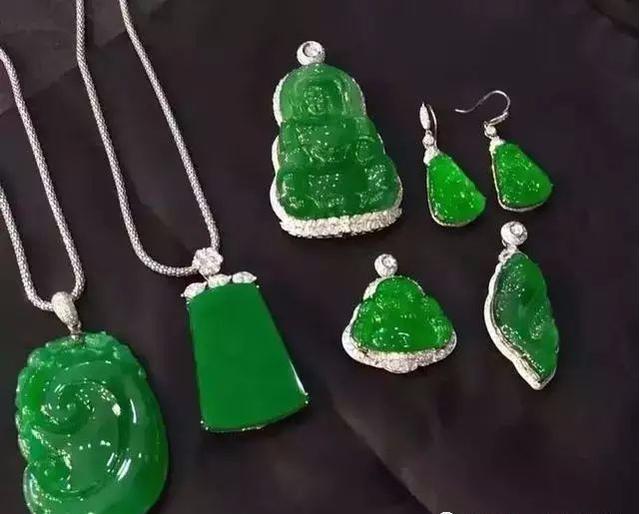 帝皇绿翡翠原石价格最大的帝王绿原石-第11张图片-翡翠网 帝皇绿翡翠原石价格最大的帝王绿原石-第11张图片-翡翠网