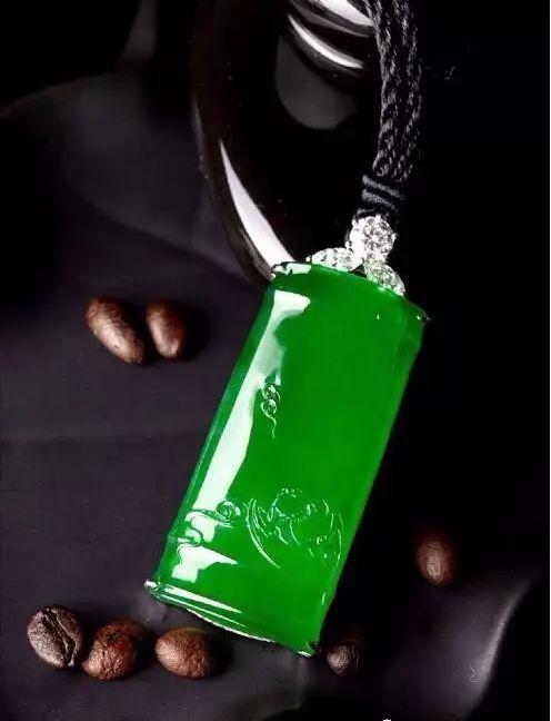 帝皇绿翡翠原石价格最大的帝王绿原石-第13张图片-翡翠网 帝皇绿翡翠原石价格最大的帝王绿原石-第13张图片-翡翠网