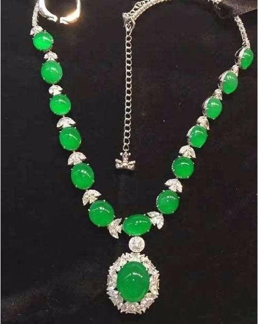 帝皇绿翡翠原石价格最大的帝王绿原石-第14张图片-翡翠网 帝皇绿翡翠原石价格最大的帝王绿原石-第14张图片-翡翠网