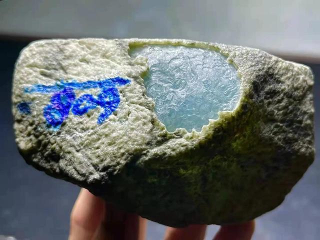 关于翡翠原石叫什么的信息-第1张图片-翡翠网 关于翡翠原石叫什么的信息-第1张图片-翡翠网