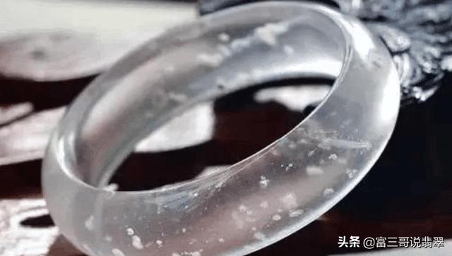 翡翠原石手镯鉴别方法大马坎翡翠原石多少钱-第8张图片-翡翠网 翡翠原石手镯鉴别方法大马坎翡翠原石多少钱-第8张图片-翡翠网