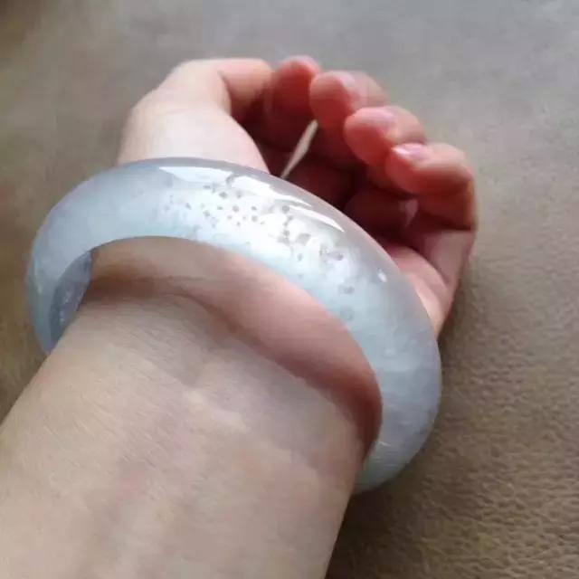 翡翠原石蓝水料子打灯天空蓝,莫湾基皮壳种类图-第14张图片-翡翠网 翡翠原石蓝水料子打灯天空蓝,莫湾基皮壳种类图-第14张图片-翡翠网