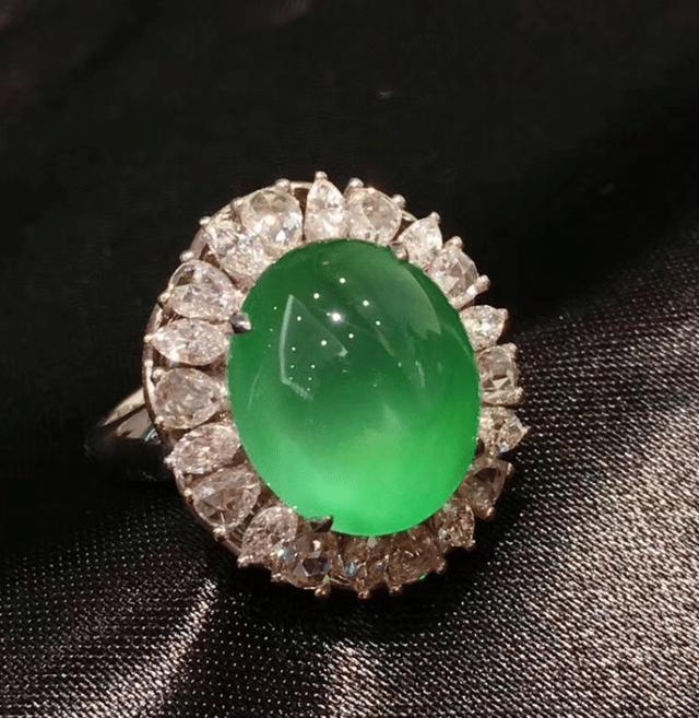 1万多左右的翡翠手镯的简单介绍-第10张图片-翡翠网 1万多左右的翡翠手镯的简单介绍-第10张图片-翡翠网