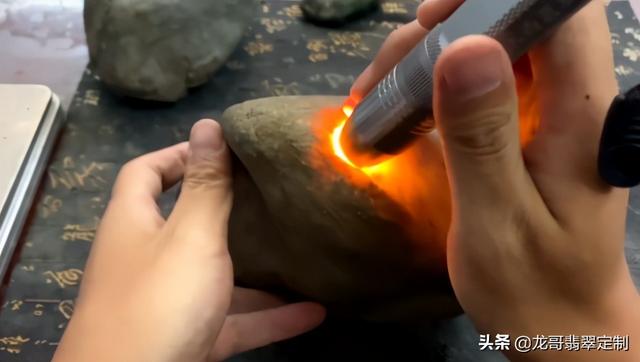 关于缅甸摸摸亮场口翡翠原石价格的信息-第2张图片-翡翠网 关于缅甸摸摸亮场口翡翠原石价格的信息-第2张图片-翡翠网