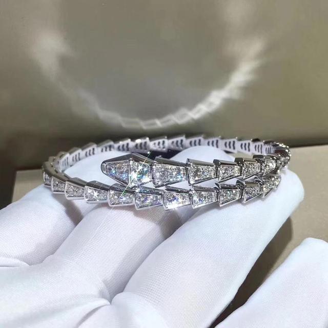 羽绒服十大世界名牌排名,世界名牌手链十大排名-第5张图片-翡翠网 羽绒服十大世界名牌排名,世界名牌手链十大排名-第5张图片-翡翠网