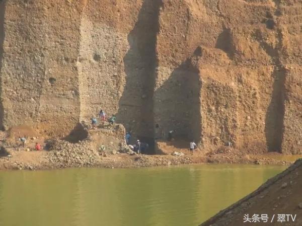 红牛真假翡翠知识,2019红牛真假官方鉴别-第26张图片-翡翠网 红牛真假翡翠知识,2019红牛真假官方鉴别-第26张图片-翡翠网