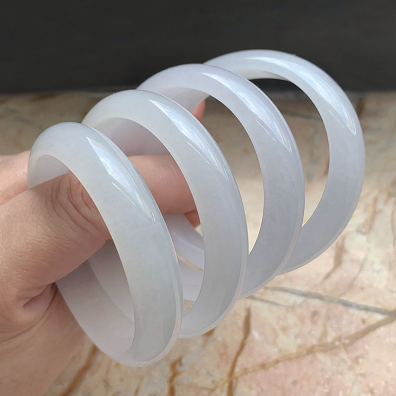 普通白月光翡翠手镯翡翠手镯有棉絮值钱吗-第2张图片-翡翠网 普通白月光翡翠手镯翡翠手镯有棉絮值钱吗-第2张图片-翡翠网