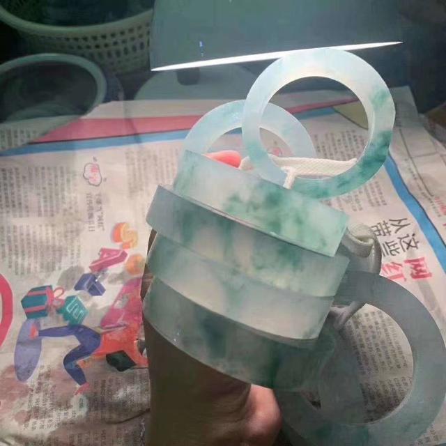 5000左右的糯种手镯,高档翡翠手镯标准-第4张图片-翡翠网 5000左右的糯种手镯,高档翡翠手镯标准-第4张图片-翡翠网