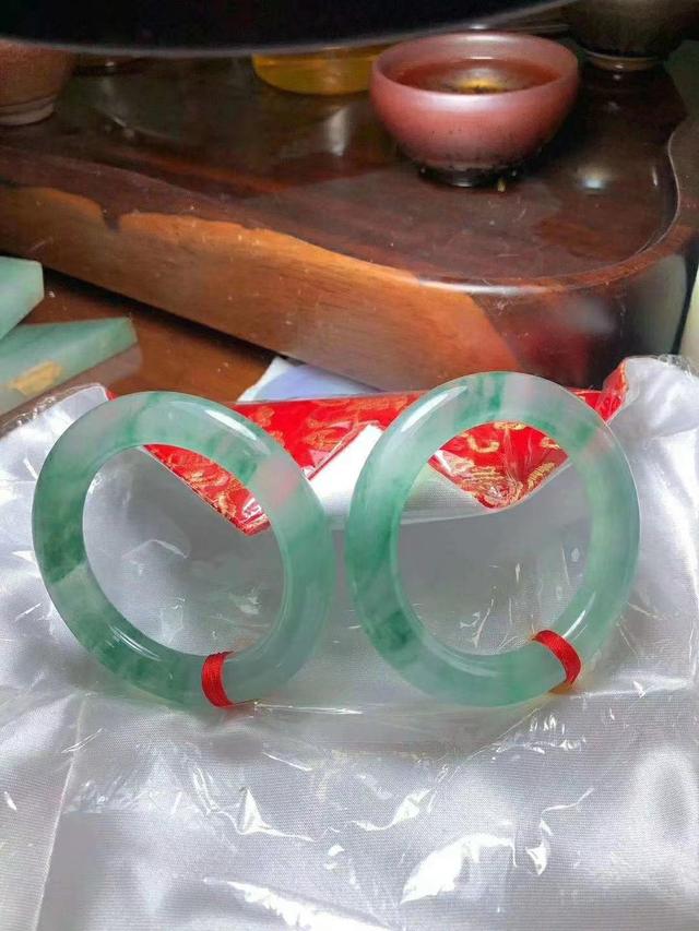 5000左右的糯种手镯,高档翡翠手镯标准-第8张图片-翡翠网 5000左右的糯种手镯,高档翡翠手镯标准-第8张图片-翡翠网