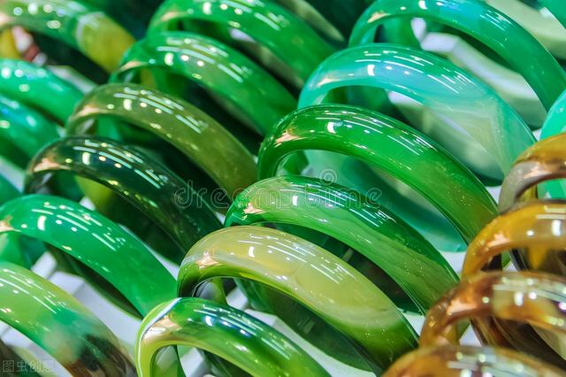 武汉翡翠原石鉴定,武汉翡翠原石加工-第8张图片-翡翠网 武汉翡翠原石鉴定,武汉翡翠原石加工-第8张图片-翡翠网