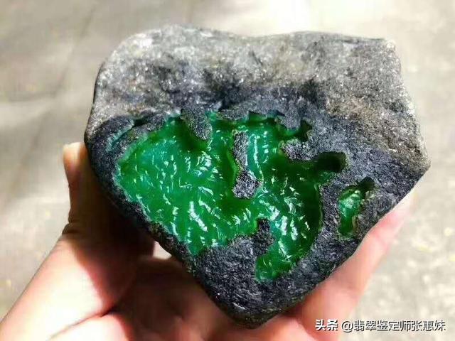 翡翠原石莽带翡翠原石爆松花-第9张图片-翡翠网 翡翠原石莽带翡翠原石爆松花-第9张图片-翡翠网