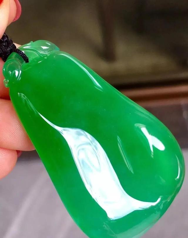 翡翠知识的视频讲解翡翠原石知识入门视频-第2张图片-翡翠网 翡翠知识的视频讲解翡翠原石知识入门视频-第2张图片-翡翠网