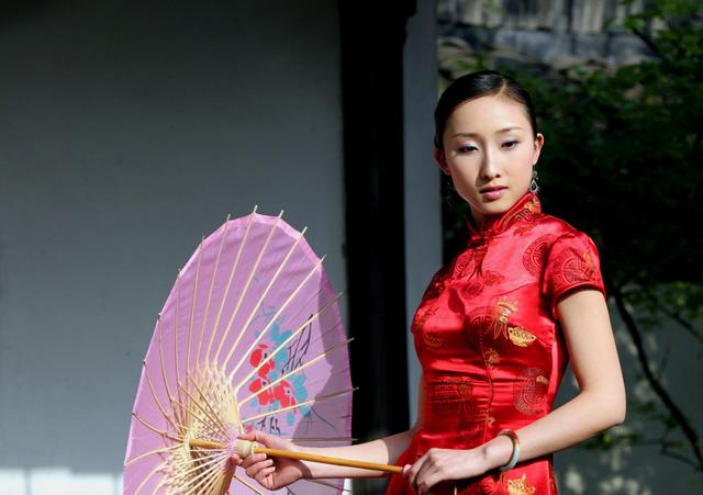 穿搭颜色搭配翡翠知识分享穿搭-第11张图片-翡翠网 穿搭颜色搭配翡翠知识分享穿搭-第11张图片-翡翠网