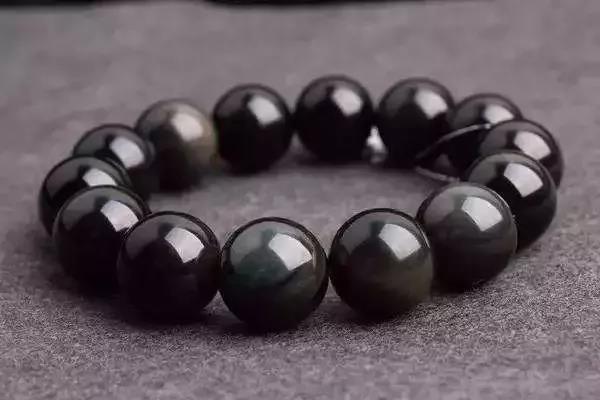 翡翠的鉴别方法水泡的简单介绍-第14张图片-翡翠网 翡翠的鉴别方法水泡的简单介绍-第14张图片-翡翠网