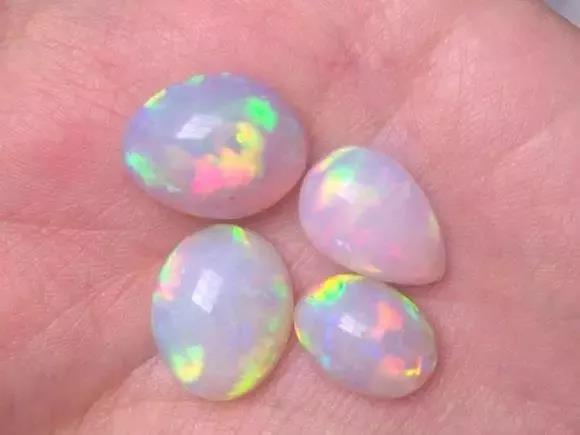 翡翠的鉴别方法水泡的简单介绍-第15张图片-翡翠网 翡翠的鉴别方法水泡的简单介绍-第15张图片-翡翠网