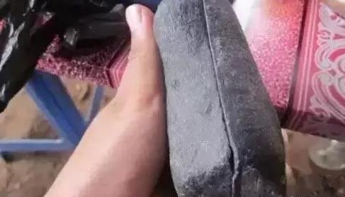 翡翠原石假皮有毒吗的简单介绍-第3张图片-翡翠网 翡翠原石假皮有毒吗的简单介绍-第3张图片-翡翠网