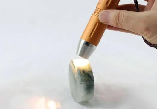 关于翡翠鉴别方法手电筒的信息-第1张图片-翡翠网 关于翡翠鉴别方法手电筒的信息-第1张图片-翡翠网