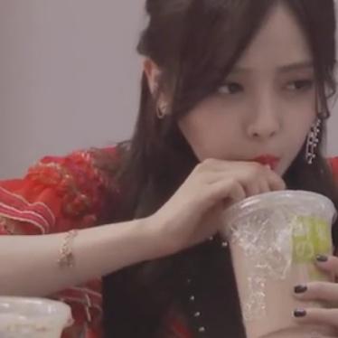 抖音女神排行2020抖音女明星是什么梗-第3张图片-翡翠网 抖音女神排行2020抖音女明星是什么梗-第3张图片-翡翠网