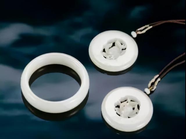 老琉璃手镯近期成交价格,翡翠手镯成交价格-第5张图片-翡翠网 老琉璃手镯近期成交价格,翡翠手镯成交价格-第5张图片-翡翠网