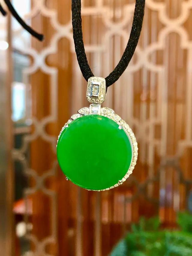 翡翠如意玉牌价格,糯种翡翠吊坠价格-第3张图片-翡翠网 翡翠如意玉牌价格,糯种翡翠吊坠价格-第3张图片-翡翠网