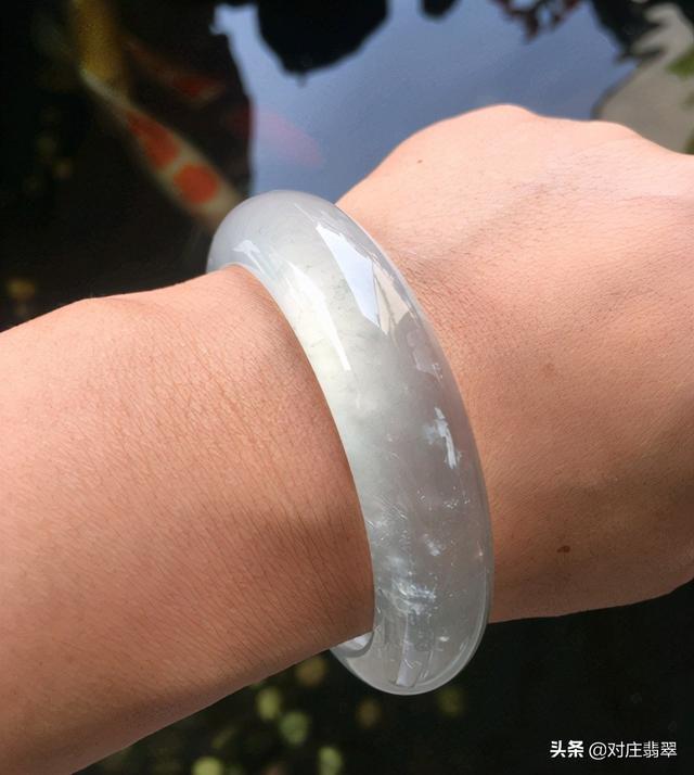 翡翠手镯起冰的的简单介绍-第8张图片-翡翠网 翡翠手镯起冰的的简单介绍-第8张图片-翡翠网