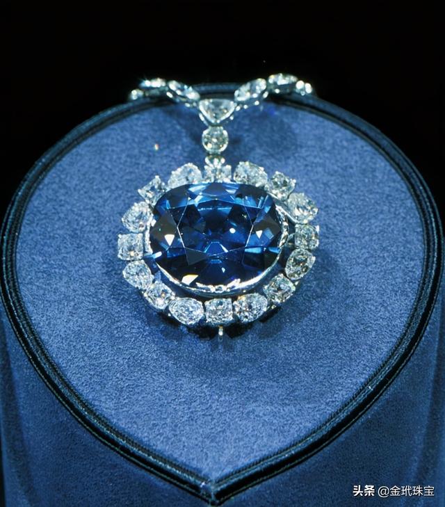 清代翡翠朝珠拍卖,清代翡翠朝珠一颗价格-第3张图片-翡翠网