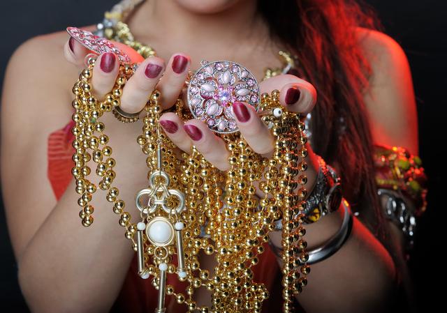 中国黄金现在多少钱1克,黄金价格现在多少钱一克-第2张图片-翡翠网 中国黄金现在多少钱1克,黄金价格现在多少钱一克-第2张图片-翡翠网