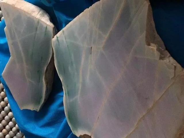 一块要价两万的翡翠原石翡翠原石六年前价格-第2张图片-翡翠网 一块要价两万的翡翠原石翡翠原石六年前价格-第2张图片-翡翠网