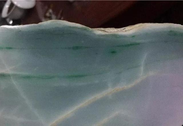 一块要价两万的翡翠原石翡翠原石六年前价格-第5张图片-翡翠网 一块要价两万的翡翠原石翡翠原石六年前价格-第5张图片-翡翠网