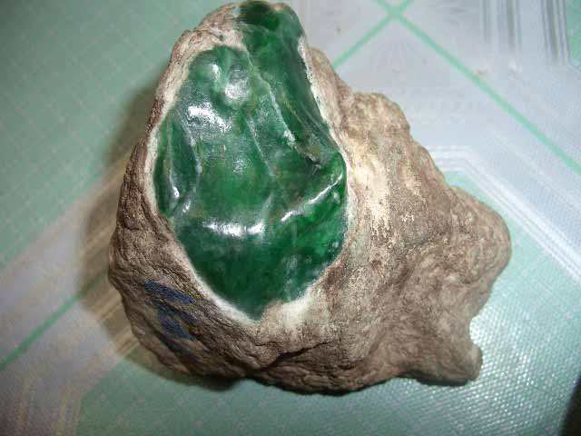 玉原石放久后灵力散失,翡翠原石摆放位置-第1张图片-翡翠网 玉原石放久后灵力散失,翡翠原石摆放位置-第1张图片-翡翠网