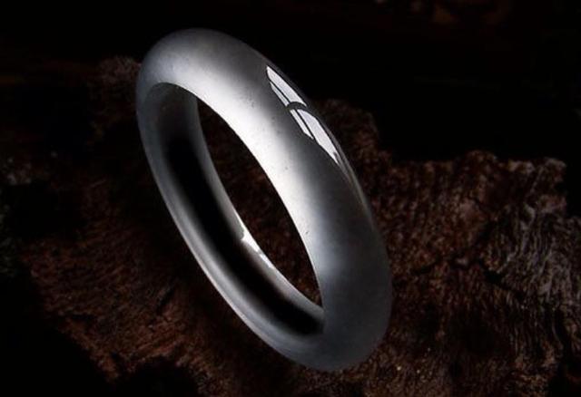 糯种翡翠怎么鉴定真假的简单介绍-第9张图片-翡翠网 糯种翡翠怎么鉴定真假的简单介绍-第9张图片-翡翠网