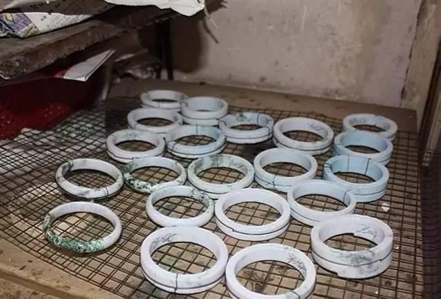 b货翡翠价格的简单介绍-第3张图片-翡翠网 b货翡翠价格的简单介绍-第3张图片-翡翠网