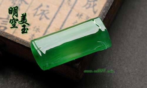 极品帝王绿翡翠在古代价格,世界极品帝王绿翡翠-第1张图片-翡翠网 极品帝王绿翡翠在古代价格,世界极品帝王绿翡翠-第1张图片-翡翠网