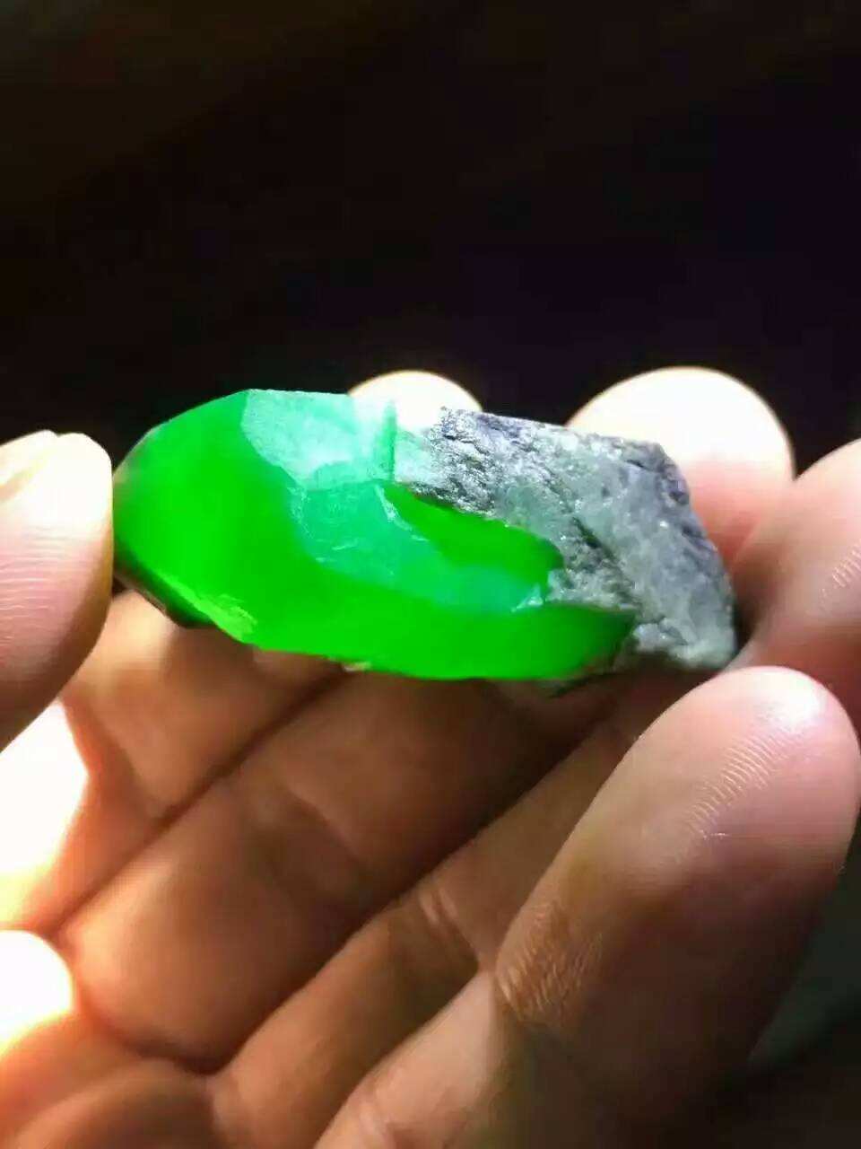 极品帝王绿翡翠在古代价格,世界极品帝王绿翡翠-第2张图片-翡翠网 极品帝王绿翡翠在古代价格,世界极品帝王绿翡翠-第2张图片-翡翠网