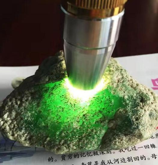 翡翠没开窗怎么看肉质翡翠原石擦窗工具-第1张图片-翡翠网 翡翠没开窗怎么看肉质翡翠原石擦窗工具-第1张图片-翡翠网