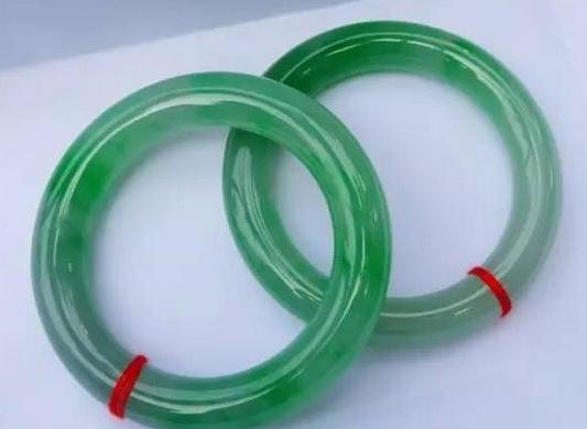 翡翠没开窗怎么看肉质翡翠原石擦窗工具-第2张图片-翡翠网 翡翠没开窗怎么看肉质翡翠原石擦窗工具-第2张图片-翡翠网