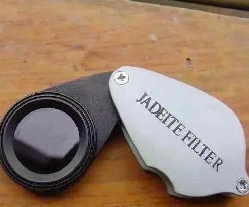 翡翠没开窗怎么看肉质翡翠原石擦窗工具-第6张图片-翡翠网 翡翠没开窗怎么看肉质翡翠原石擦窗工具-第6张图片-翡翠网